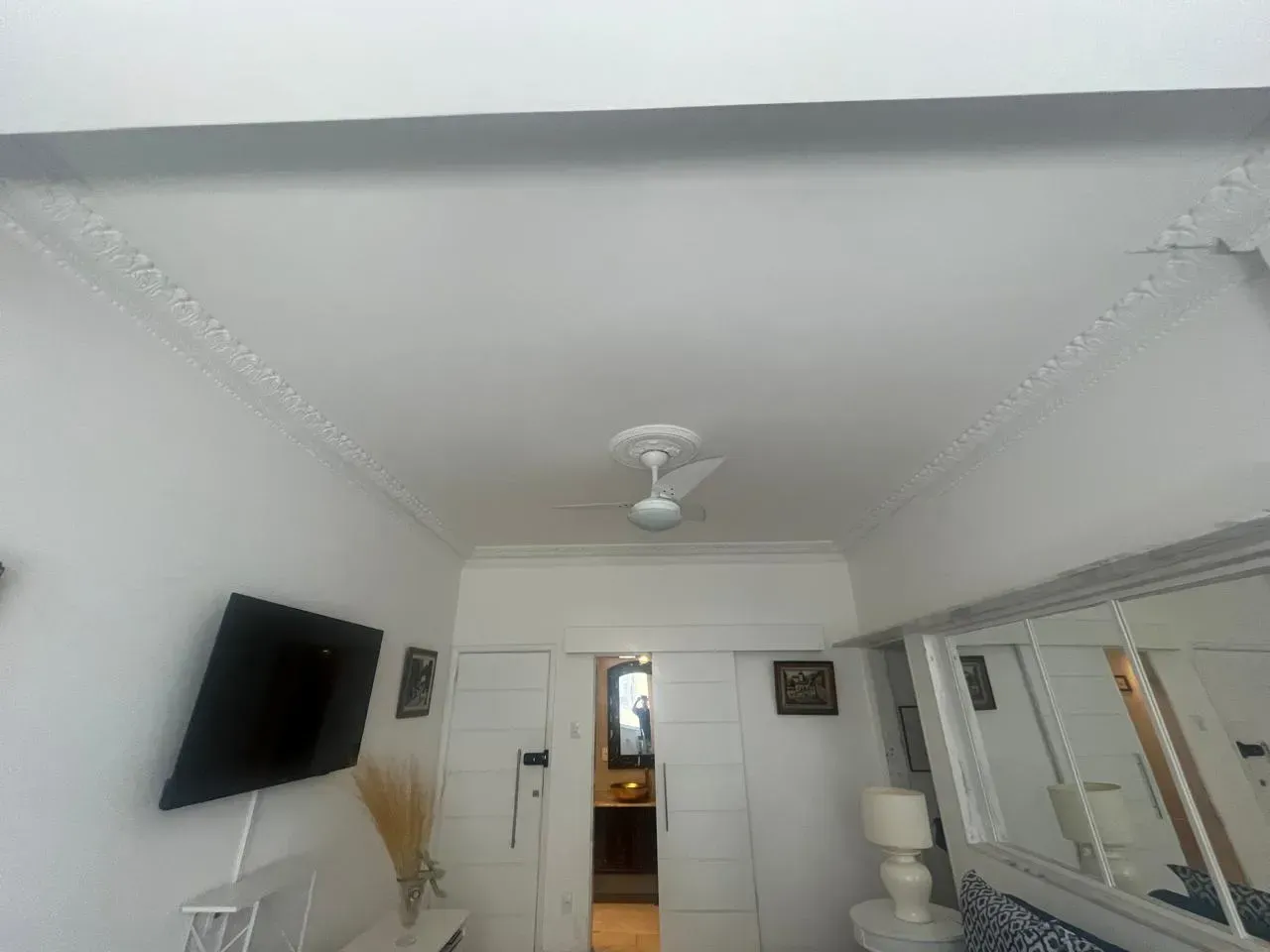 Apartamento com 2 quartos, 1 banheiro e ventiladores de teto — photo 9