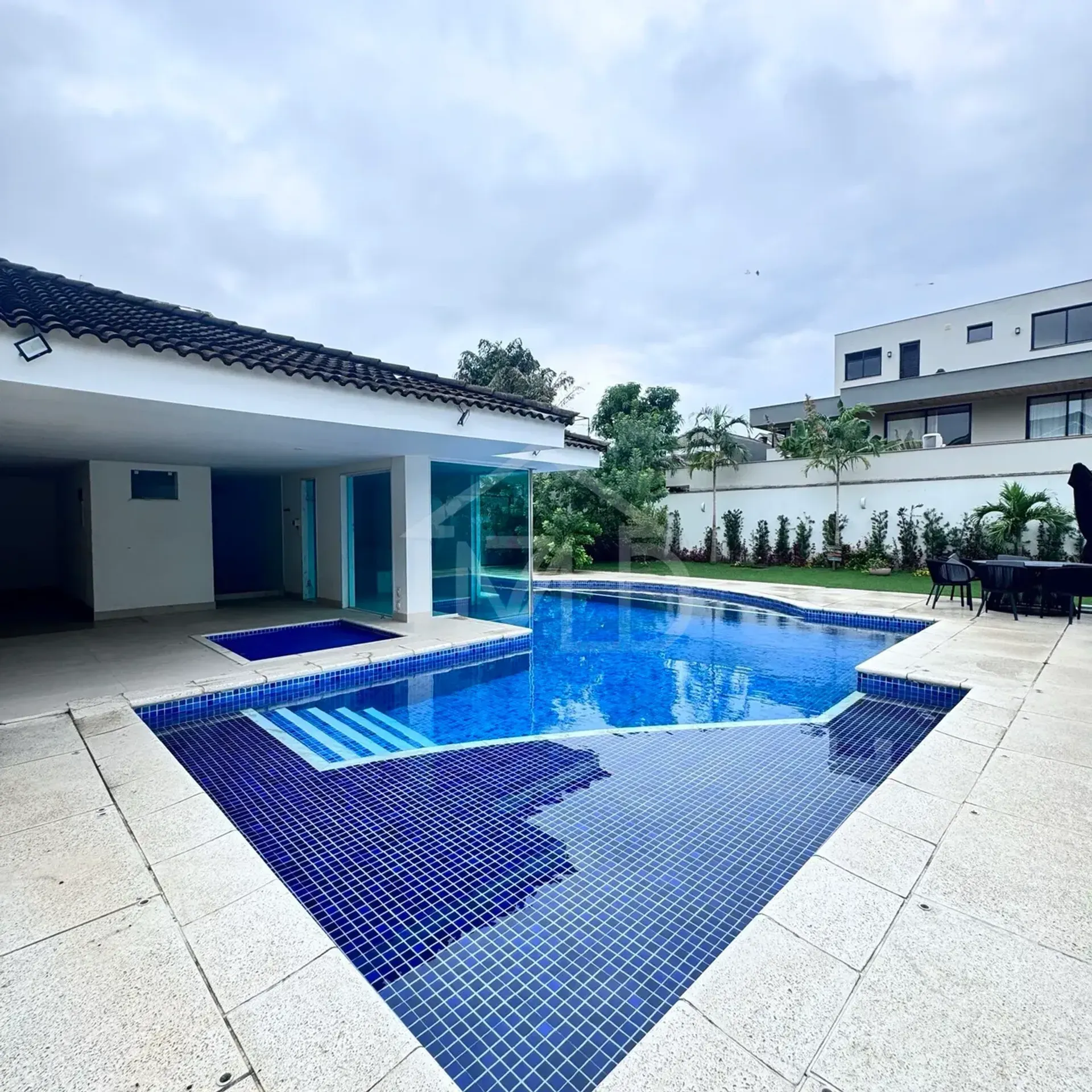 Casa amueblada con 5 dormitorios y 5 baños, balcón acristalado — photo 17