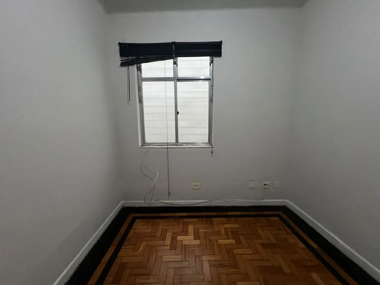 Apartment on the 2nd floor with wood or laminate floors — photo 3