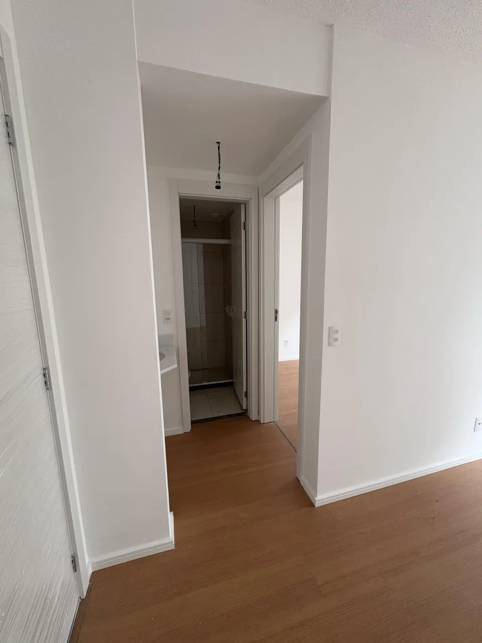 Unfurnished 1-bedroom apartment with 1 bathroom and parking — photo 9