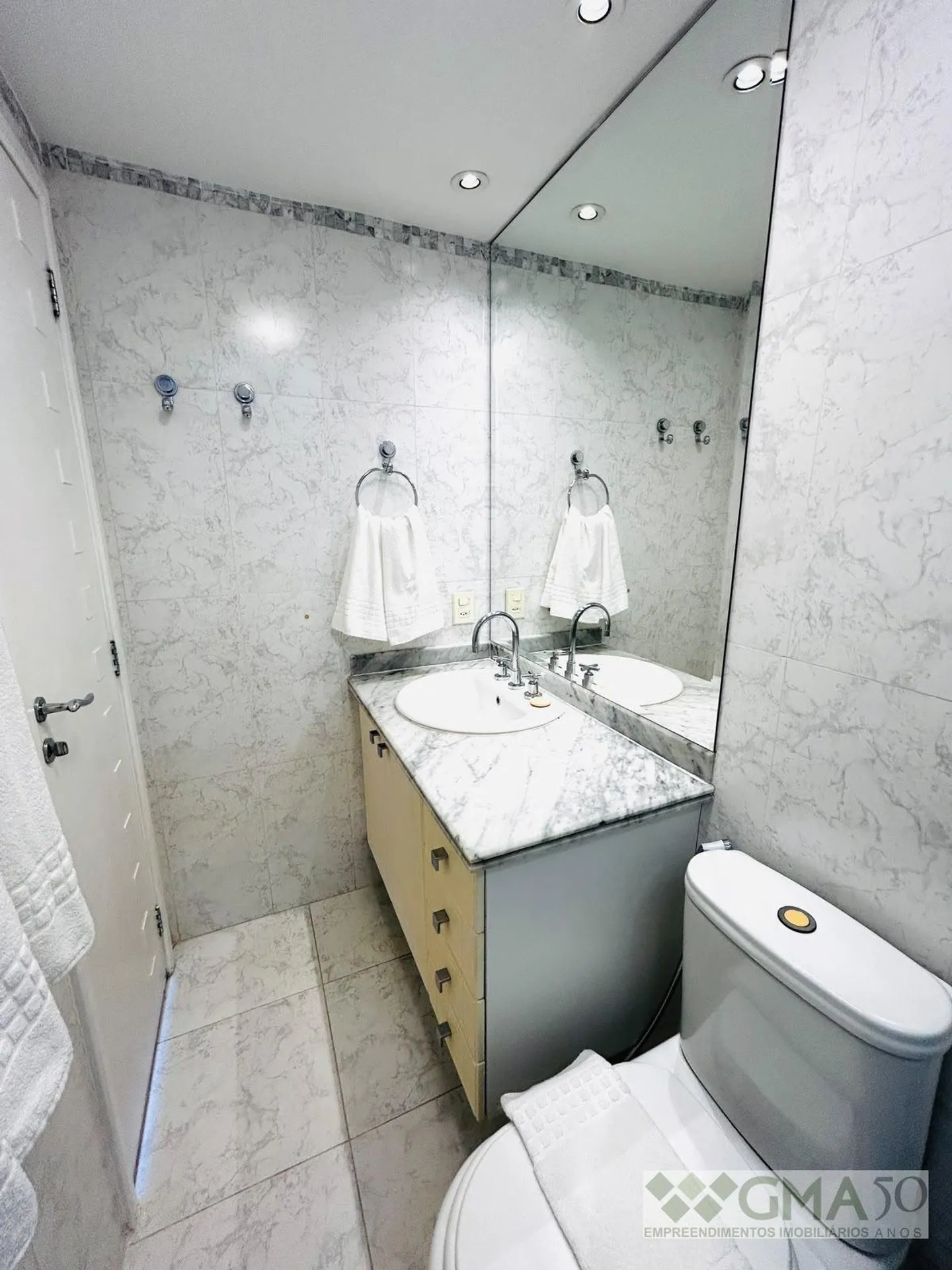 2-bedroom apartment in a building with a sauna — photo 18