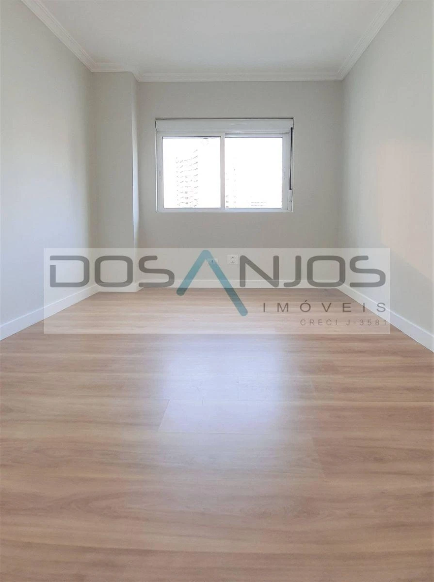 3-bedroom apartment in a building with a gym — photo 2