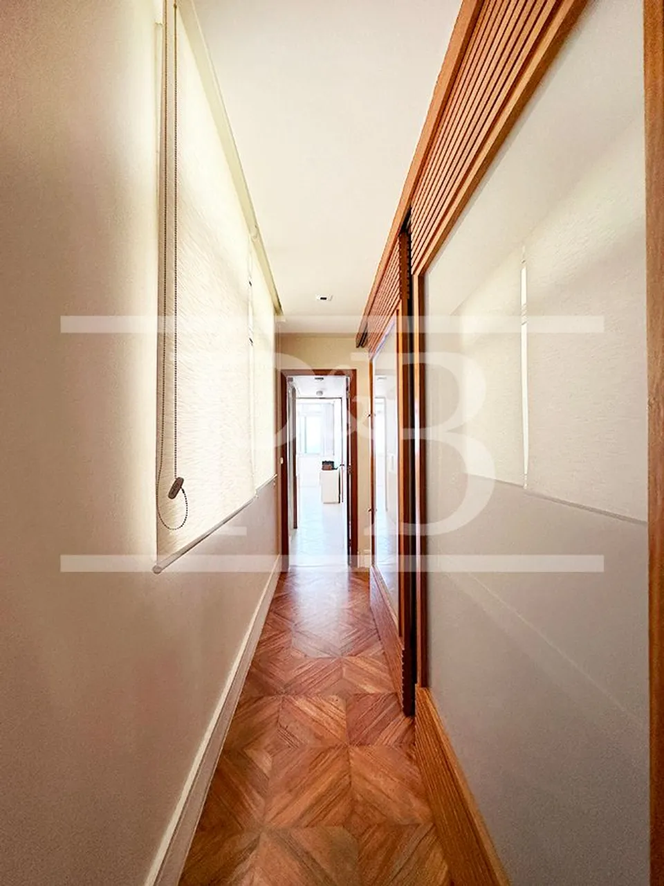 4-bedroom apartment with 4 bathrooms and 190 m² — photo 2