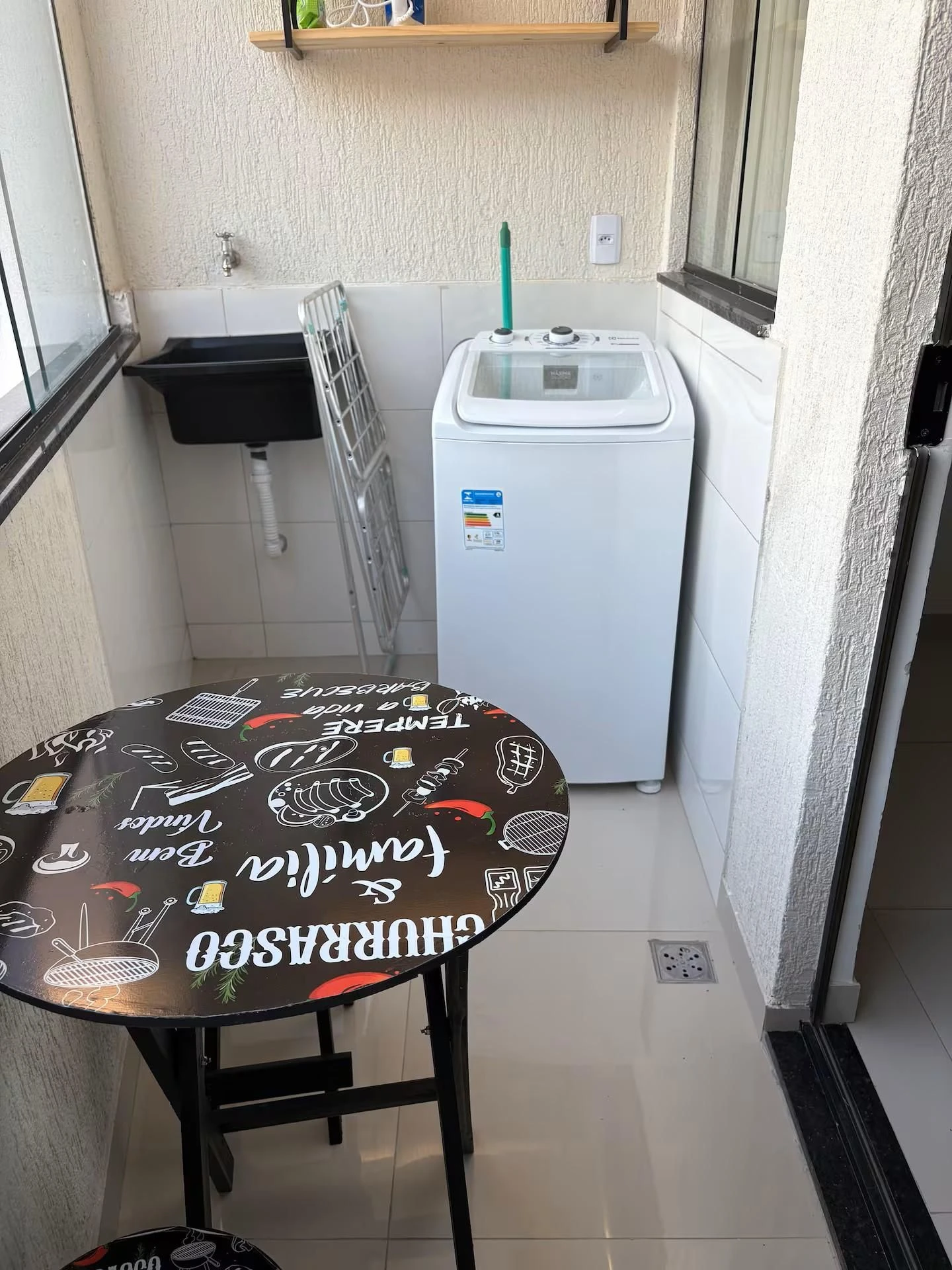 Furnished 1-bedroom apartment with open kitchen — photo 6