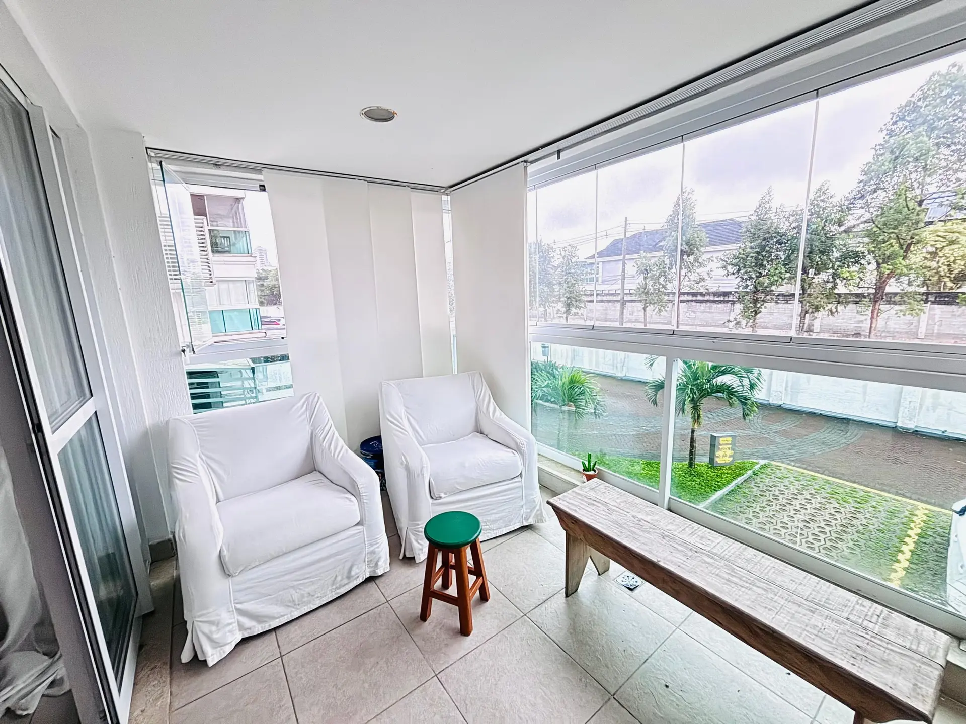 Furnished 2-bedroom apartment with separate kitchen — photo 12