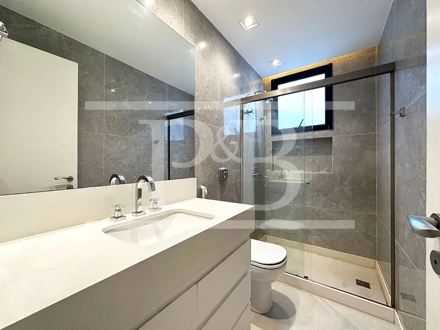 300 m² apartment with 4 bedrooms and 4 parking spots — photo 22