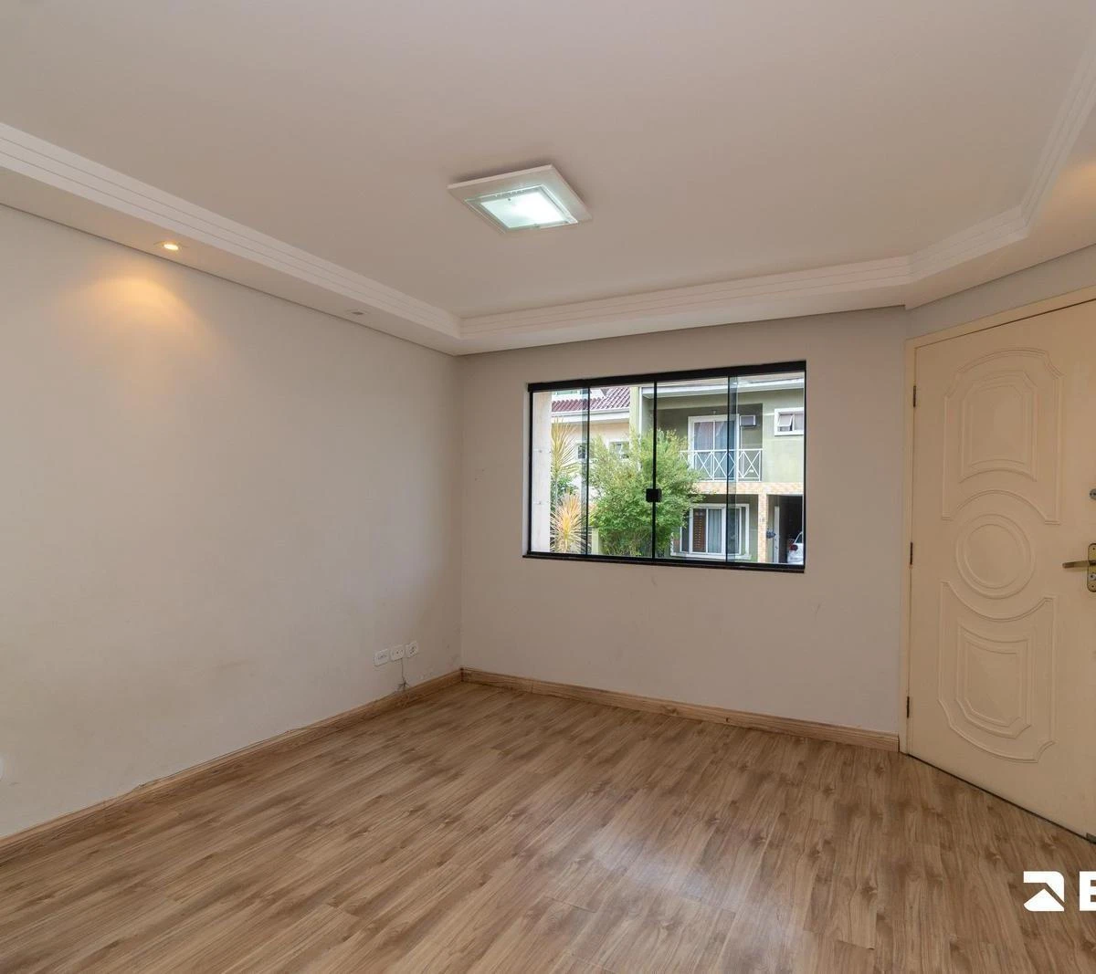Balcony with a grill in a 3-bedroom house, 118 m² — photo 23