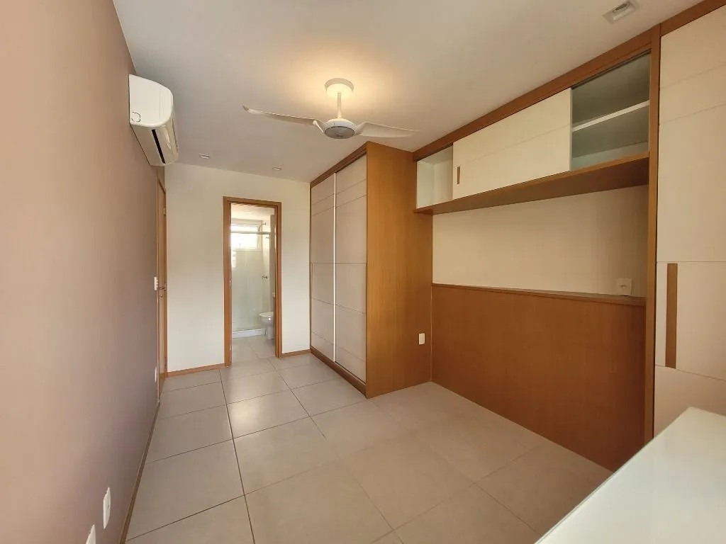 Glass-enclosed balcony in a 3-bedroom apartment, 108 m² — photo 14
