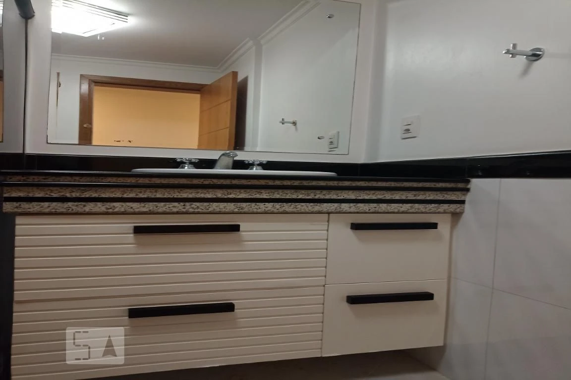 Apartamento de 4 quartos com janelas do piso ao teto — photo 108