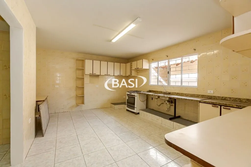 Unfurnished house with 4 bedrooms and 3 bathrooms — photo 28