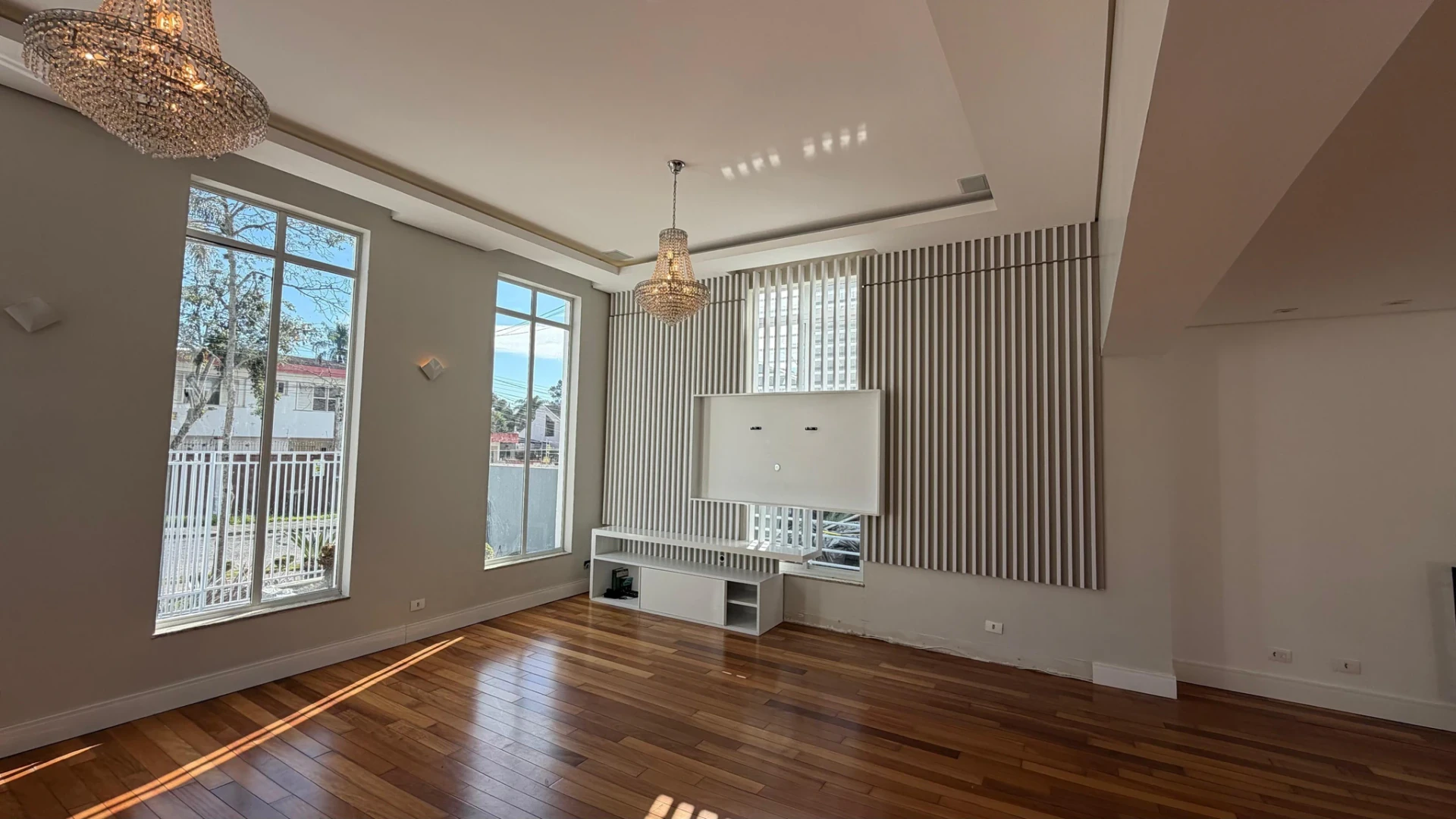 4-bedroom house with private garden and BBQ