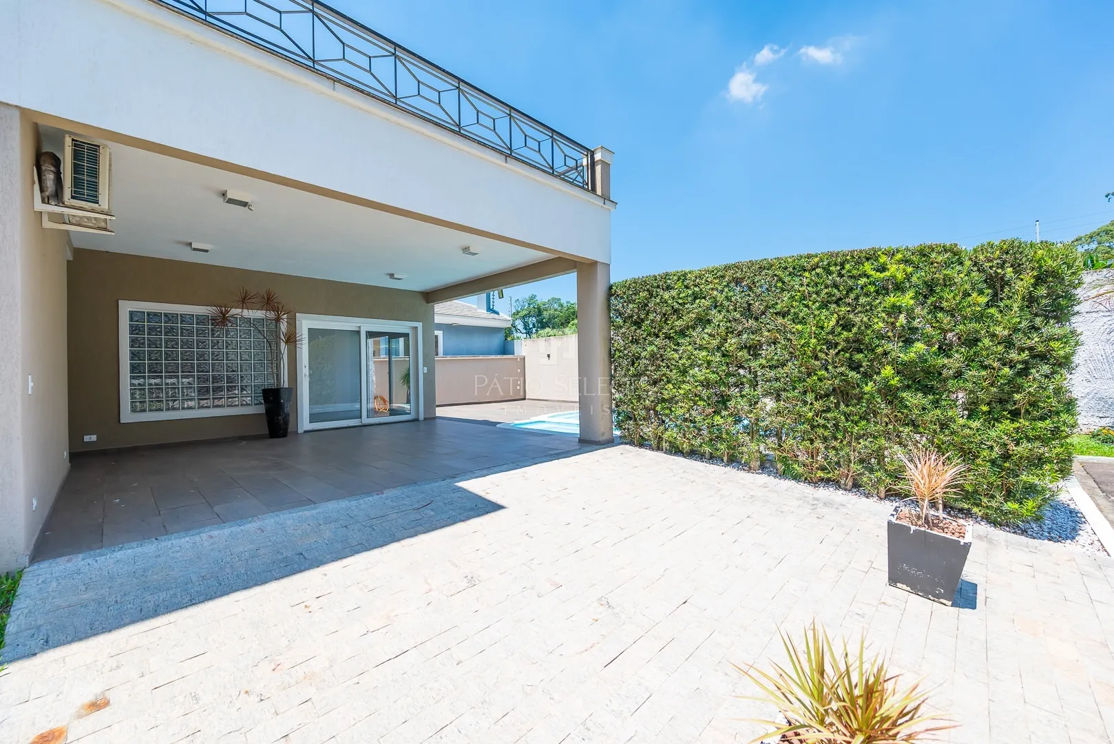 Furnished house, 305 m², with a bathtub — photo 47