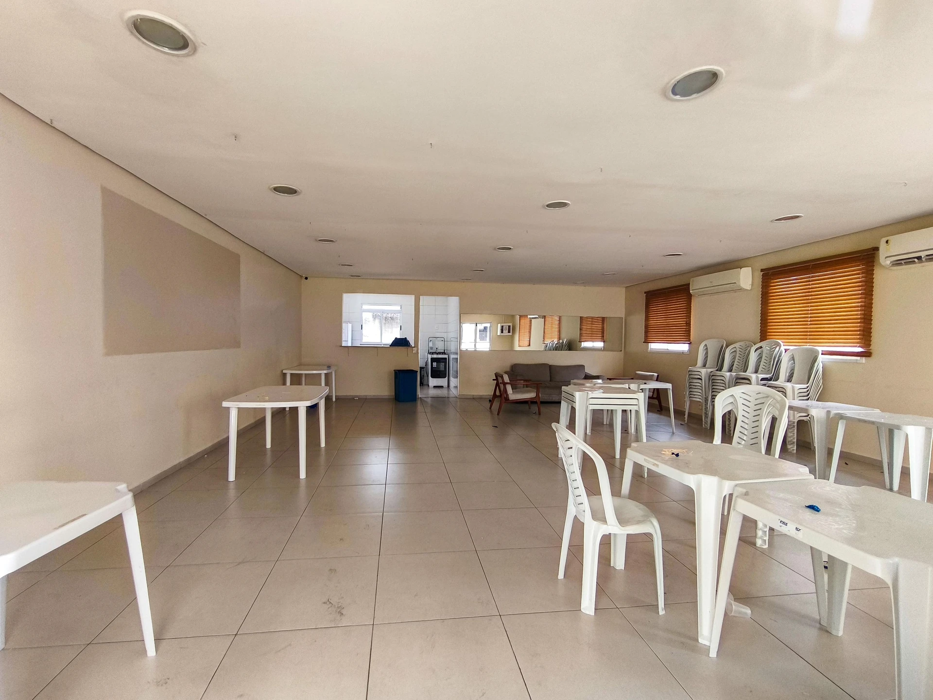 Apartamento de 2 quartos em condomínio com piscina — photo 22