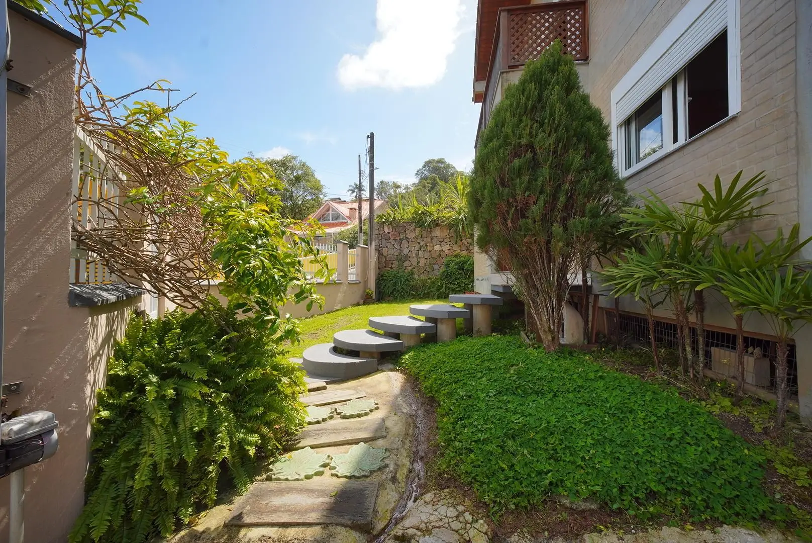 House with 2 bedrooms, 2 bathrooms and private garden — photo 25