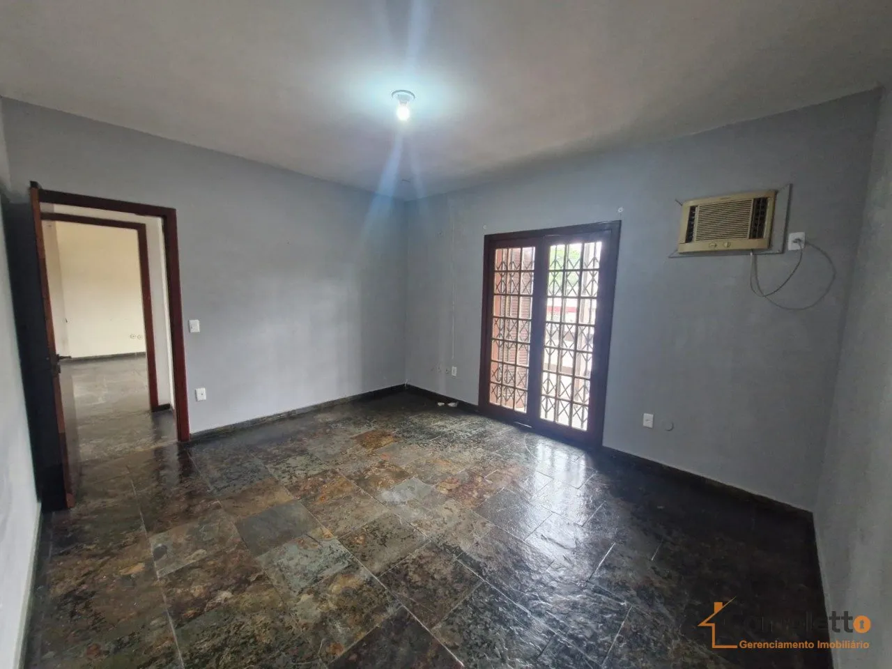 Casa de 220 m² con balcón gourmet y bañera — photo 24