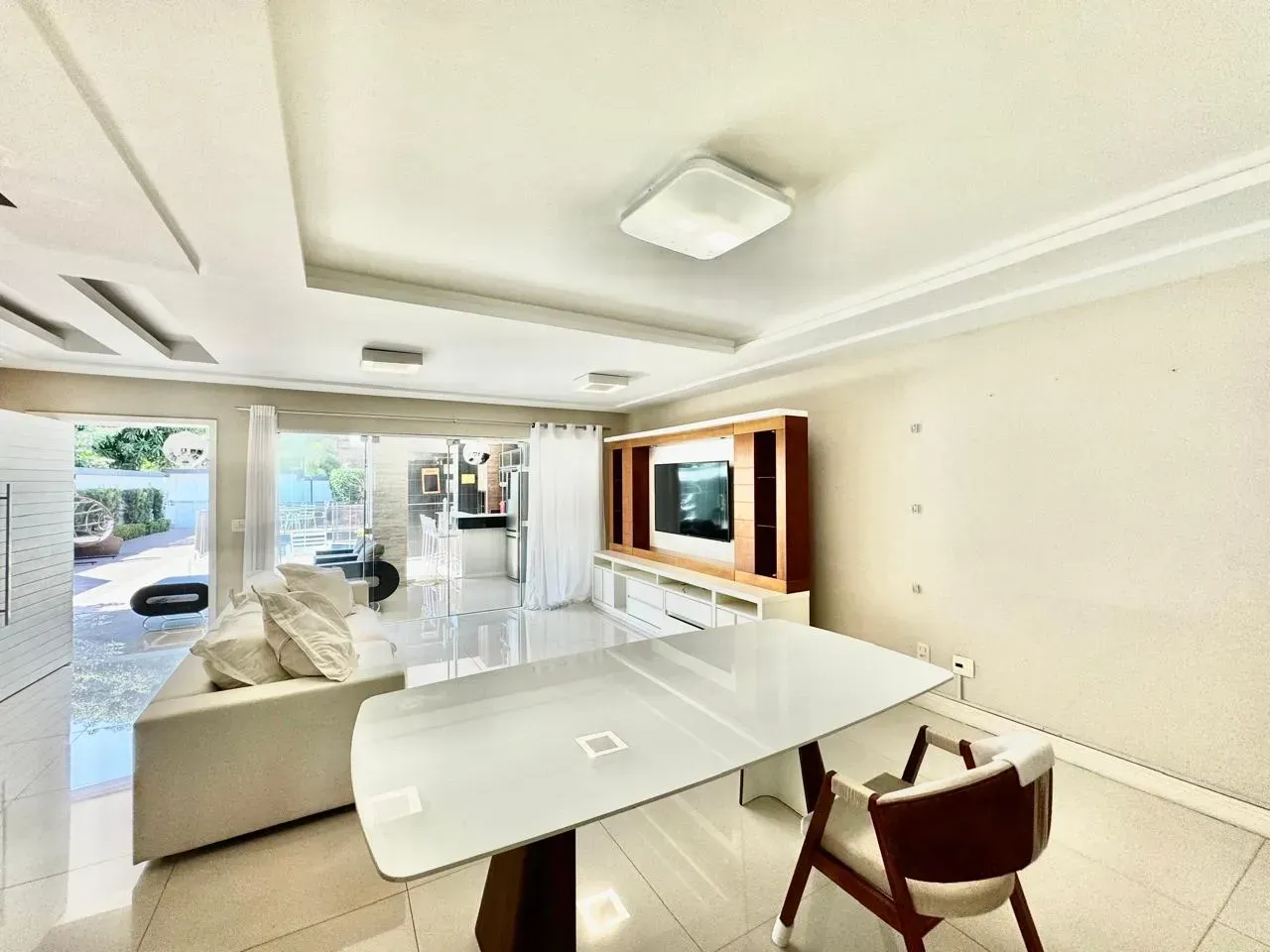 Furnished house with 5 bedrooms and open-plan kitchen — photo 13