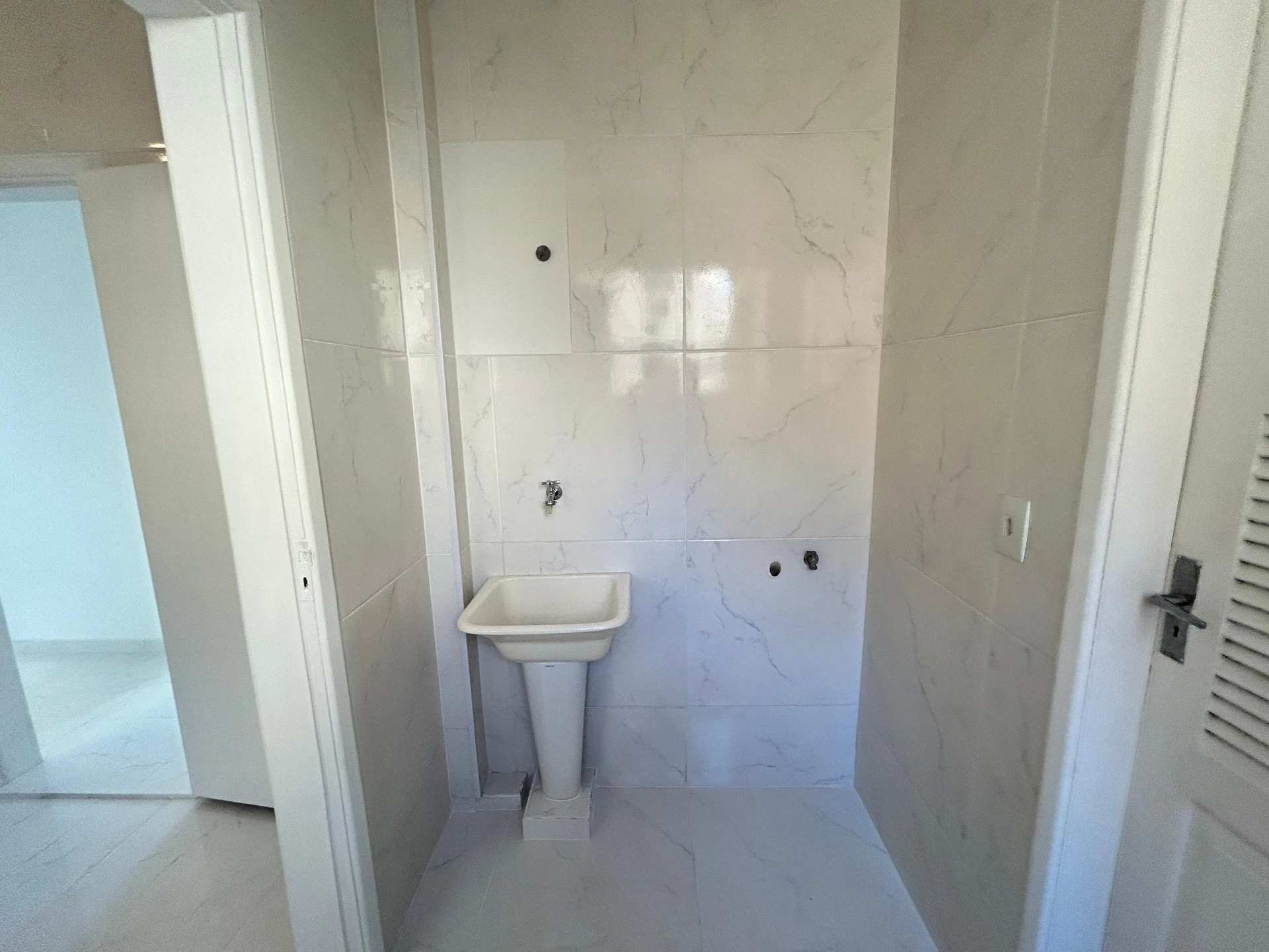 Unfurnished rental apartment with 2 bedrooms and parking — photo 11