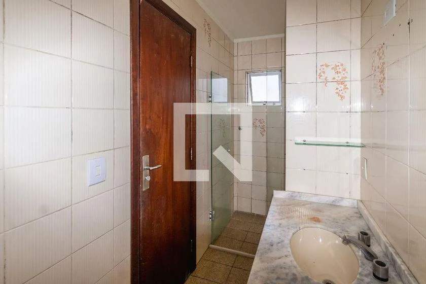 Walk-in closet in a 2-bedroom apartment, 75 m² — photo 28
