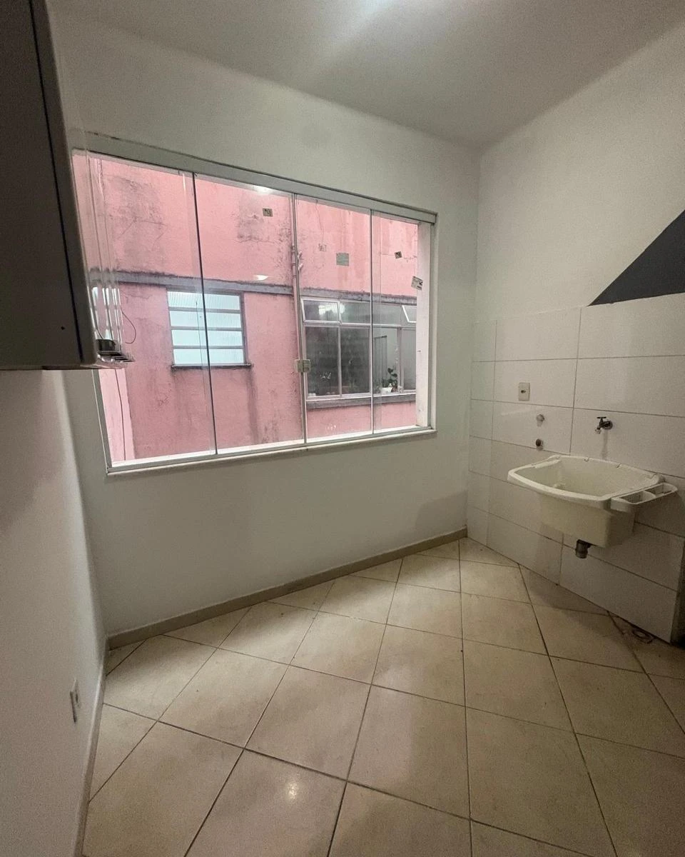 60 m² apartment with 2 bedrooms and a closed kitchen — photo 2