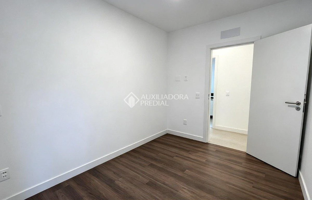 Apartment, 92 m², with floor-to-ceiling windows — photo 7