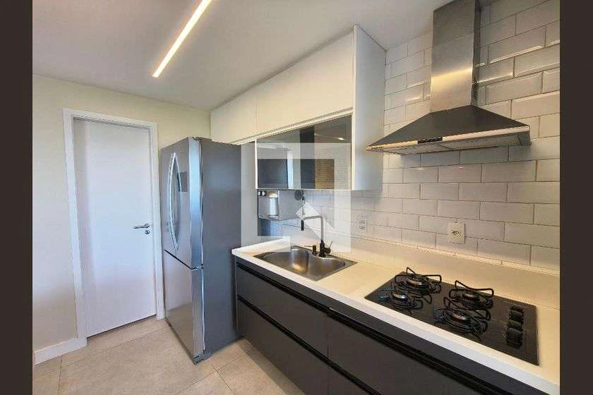 2-bedroom apartment with 1 en-suite and open-plan kitchen — photo 10