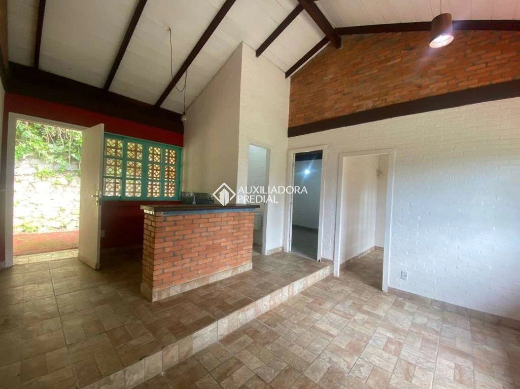 Rental house with 2 bedrooms, 1 bath and private garden — photo 4