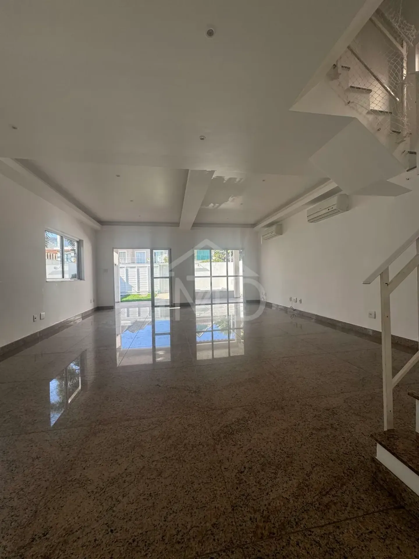 Casa com 4 suítes e 5 banheiros, 320 m² com churrasqueira — photo 3