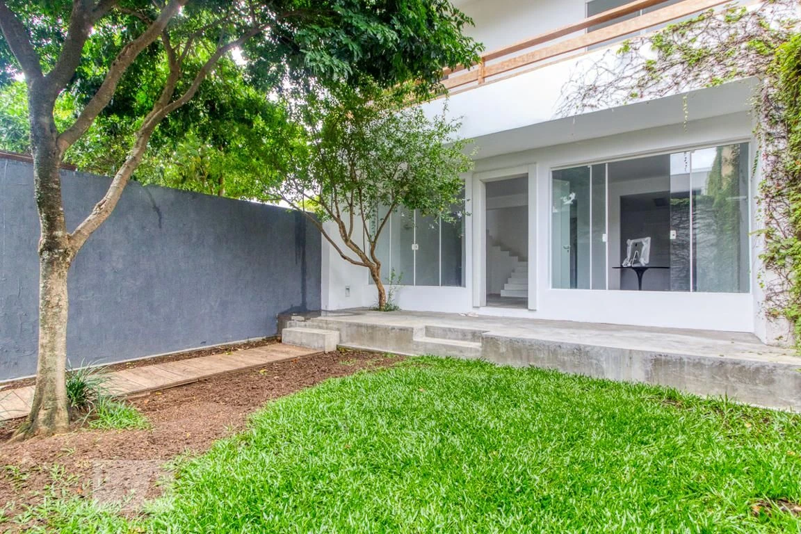 House with 3 bedrooms and 4 bathrooms with a closed kitchen — photo 30