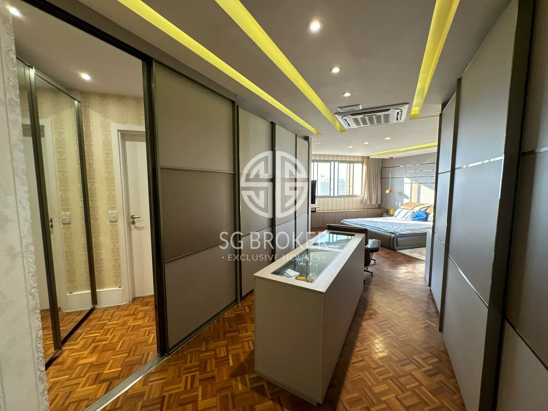 Furnished apartment with open-plan kitchen and 4 bedrooms — photo 52