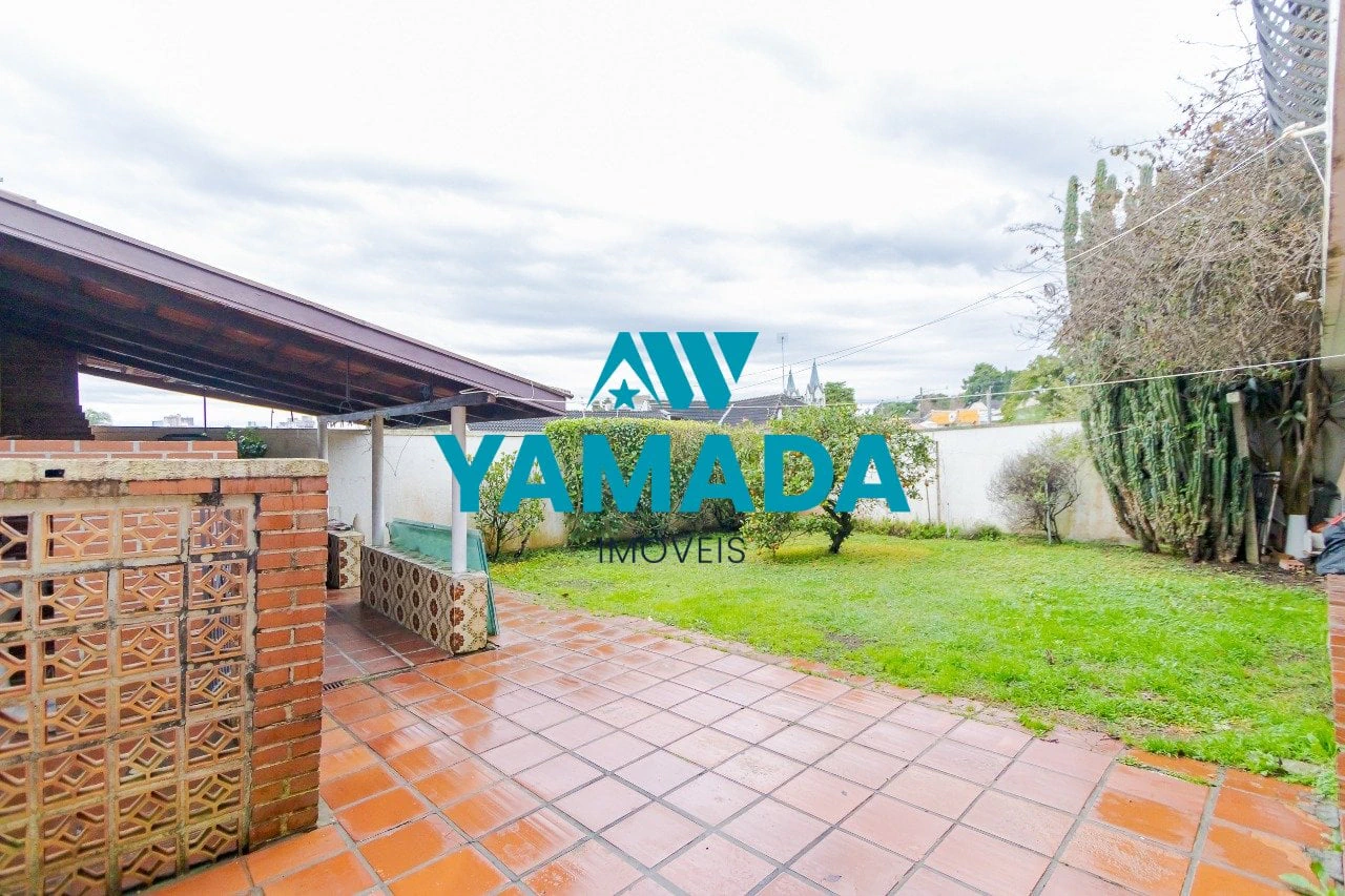 350 m² house with a garden and a grill on the balcony — photo 15