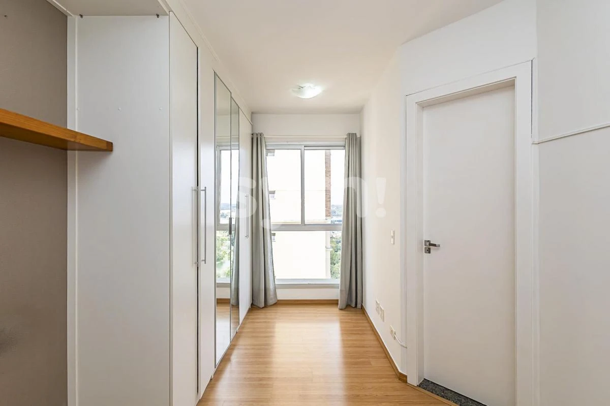 Balcony with a grill in a 3-bedroom apartment, 71 m² — photo 14