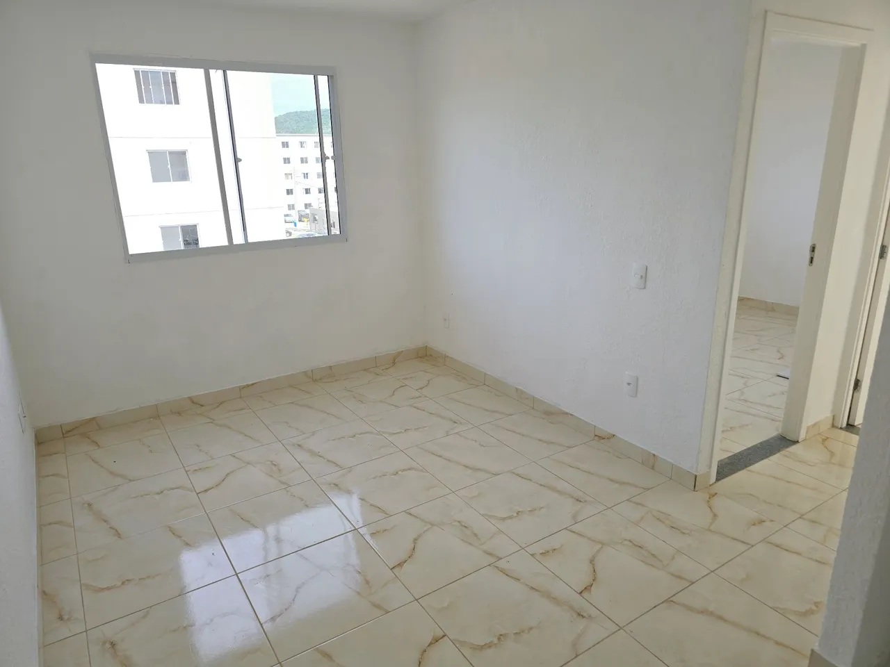 2-bedroom apartment with gas stove and glass shower — photo 5