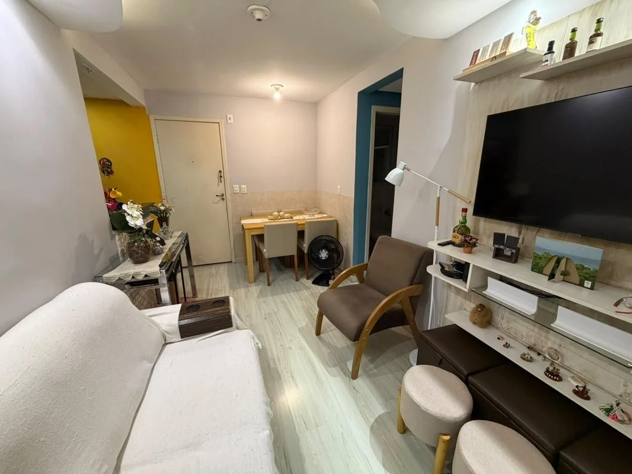 2-bedroom apartment with a washing machine