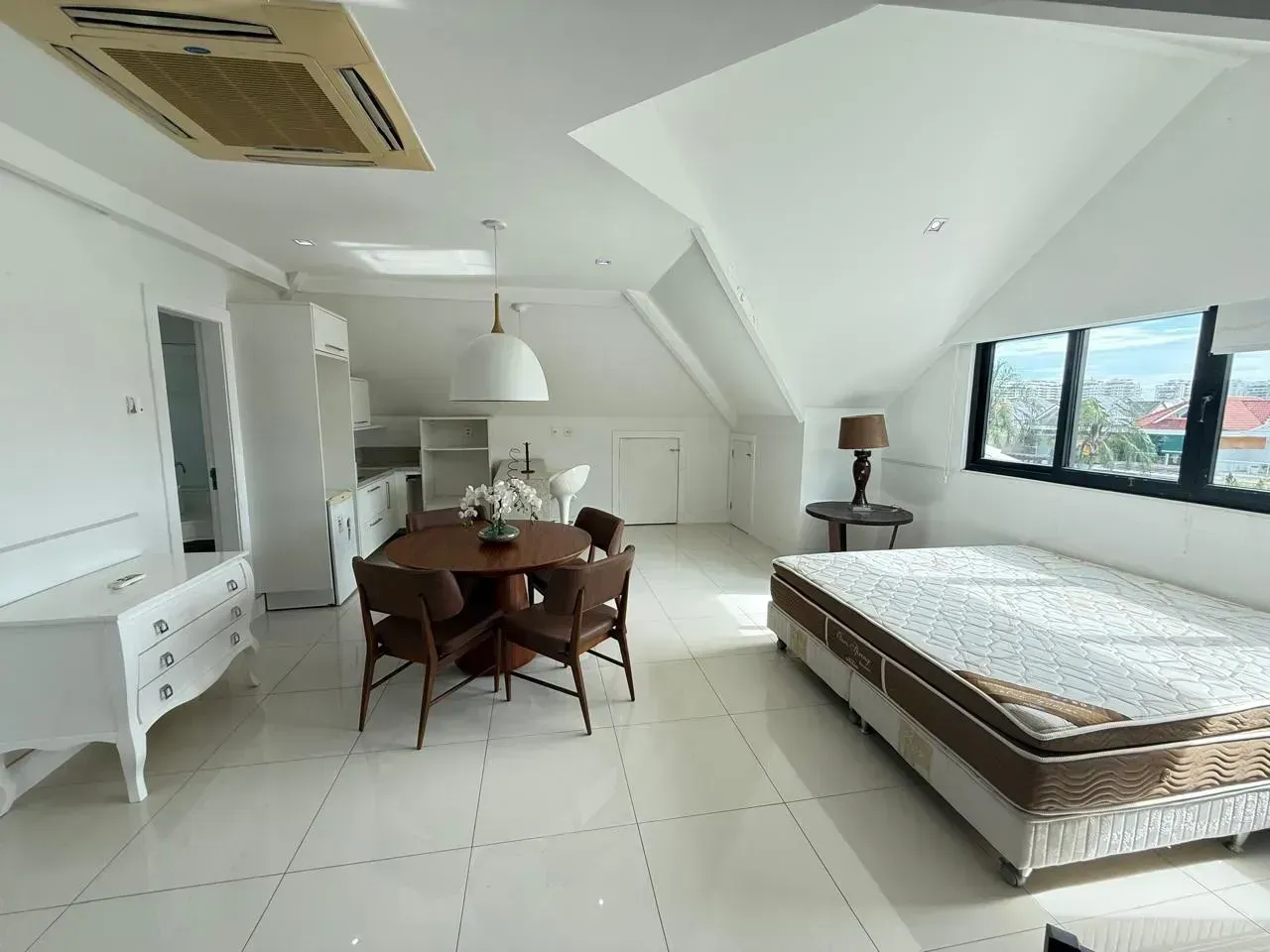 Furnished house with open-plan kitchen, 380 m² — photo 35
