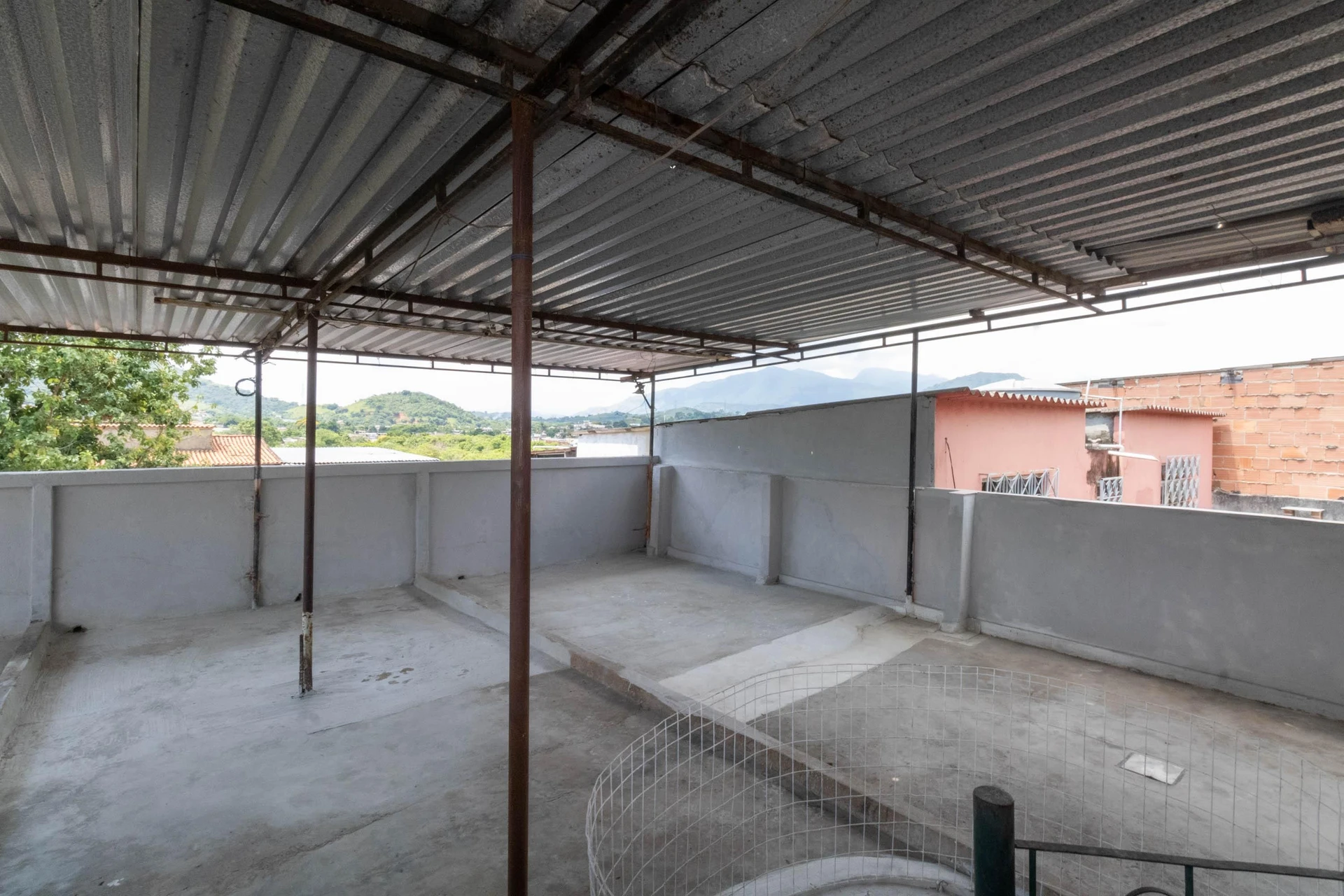 House with 3 bedrooms and a shared outdoor pool — photo 4