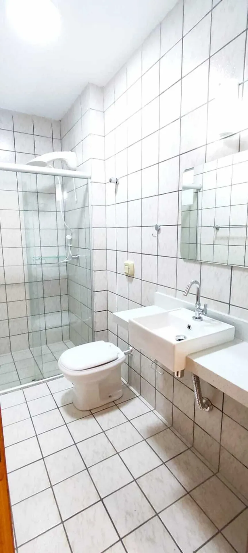 Glass-enclosed balcony in a one-bedroom apartment, 59 m² — photo 7