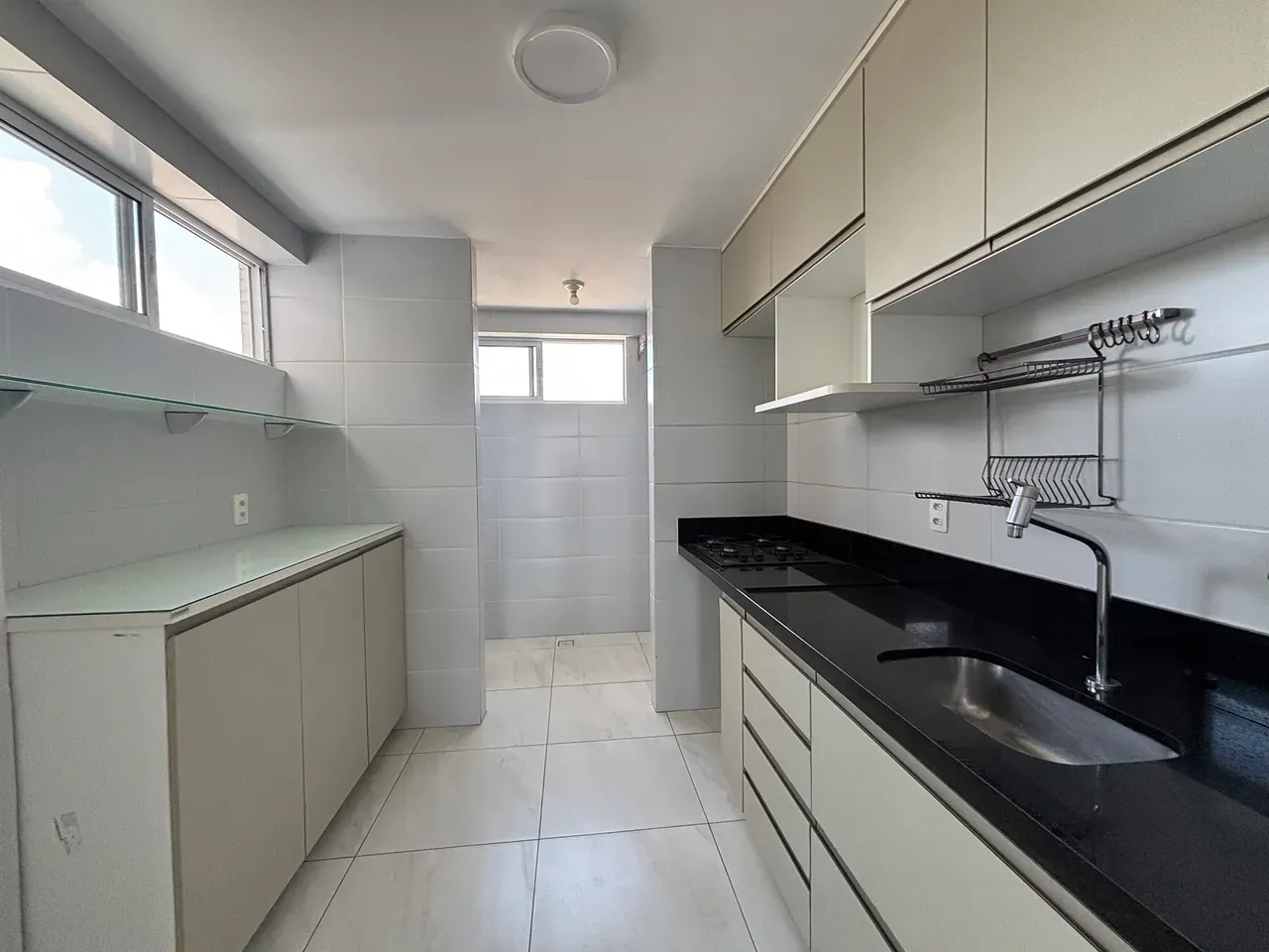 3-bedroom apartment with a glass-enclosed balcony — photo 2