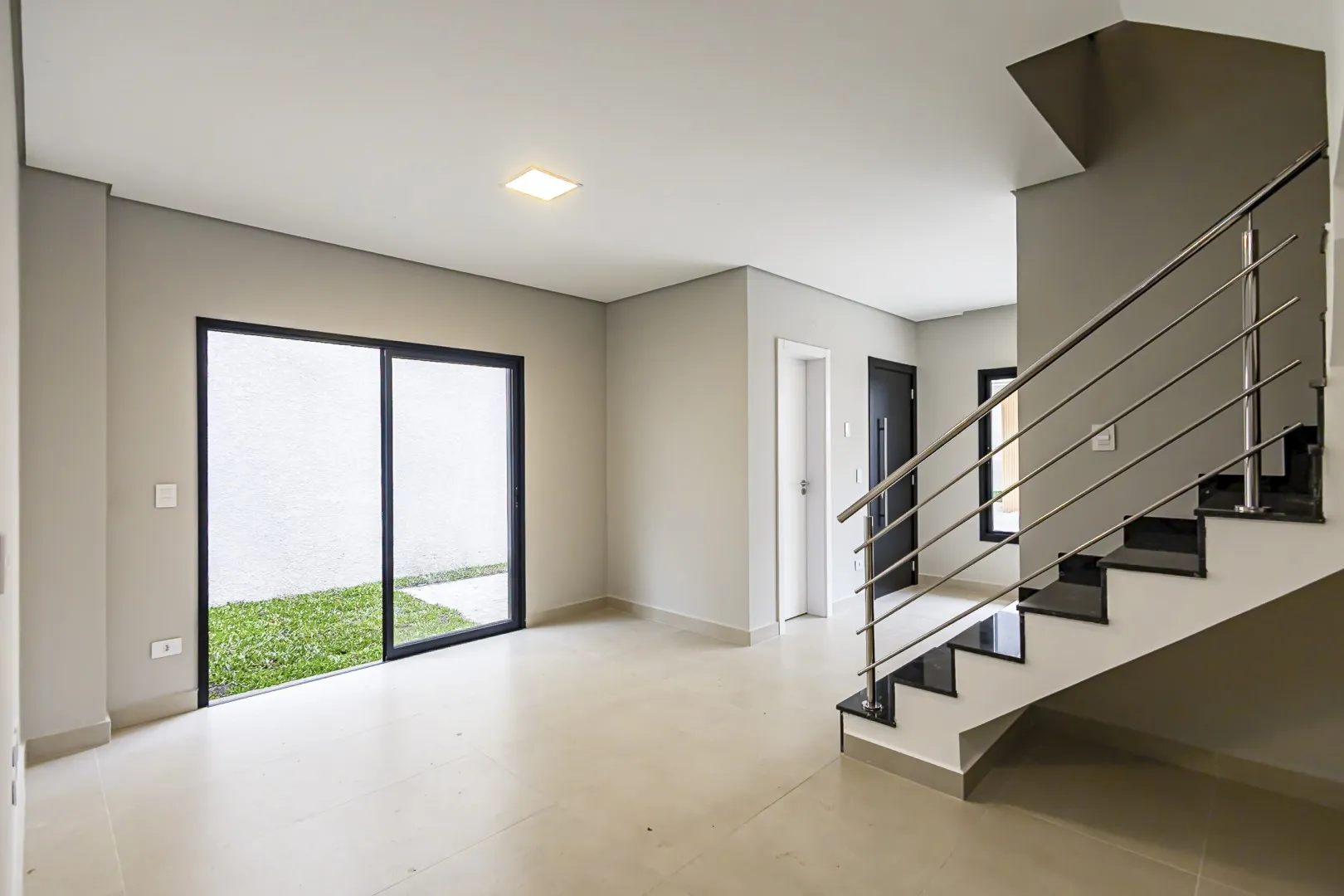 House with 3 bedrooms, 3 baths and 2 parking spots — photo 8