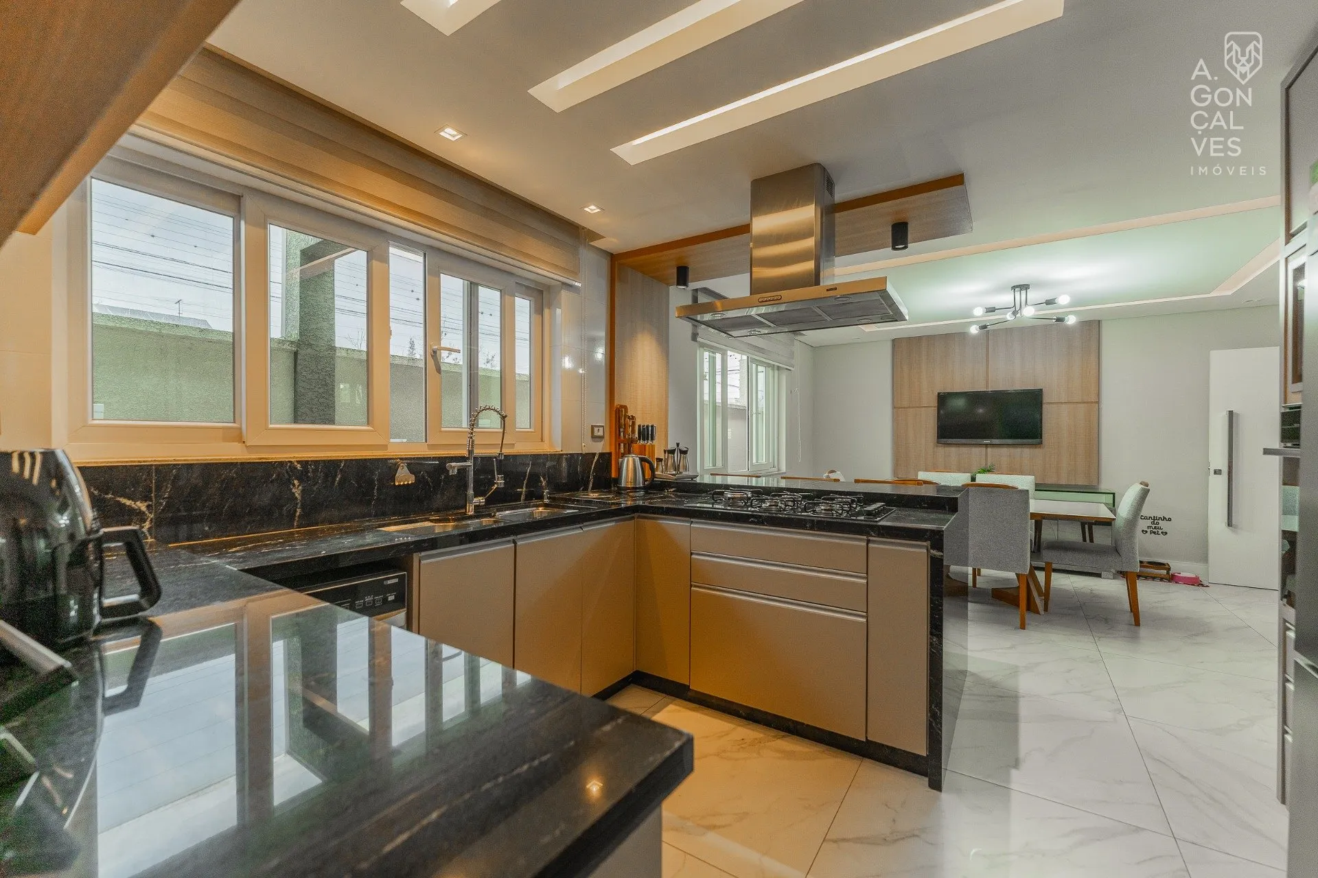 House with 3 bedrooms and an open-plan kitchen — photo 24