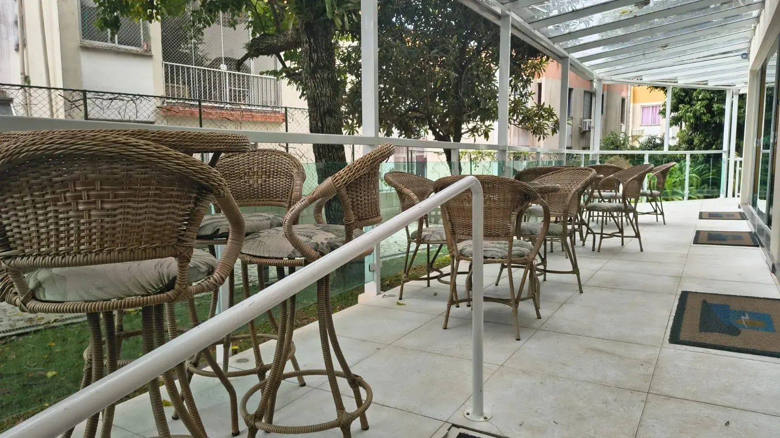 Apartment with balcony barbecue, 104 m² — photo 51