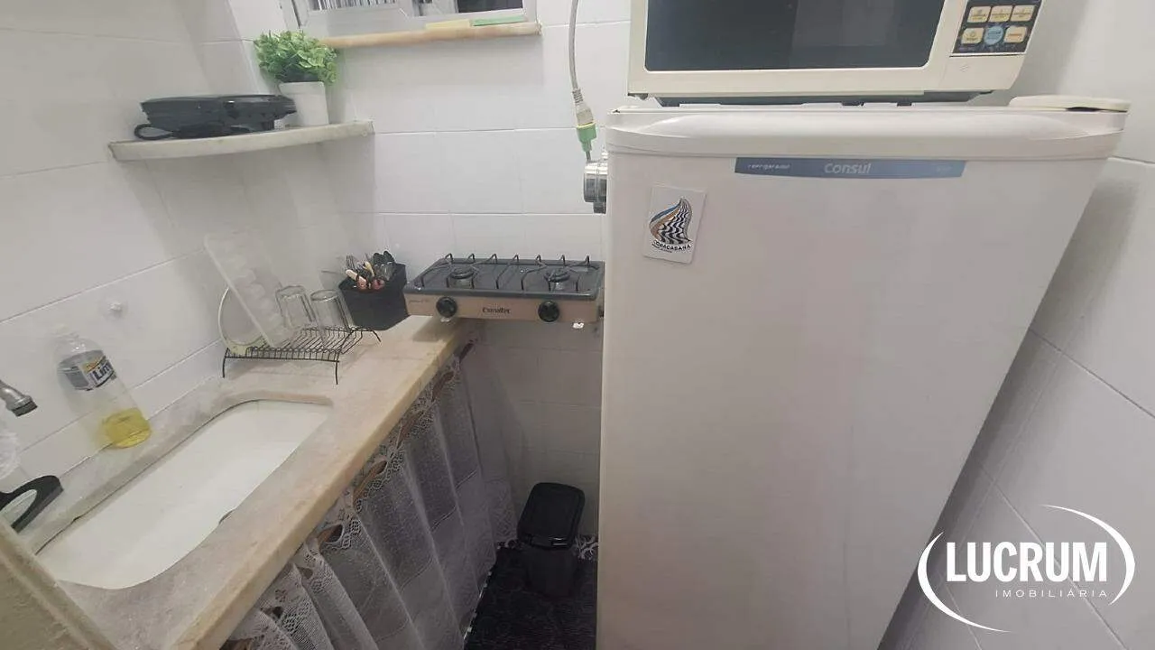 Furnished 1-bedroom apartment with a compact kitchenette — photo 2
