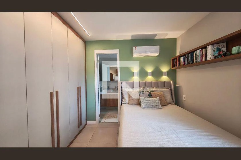 4-bedroom apartment with a glass-enclosed balcony — photo 27