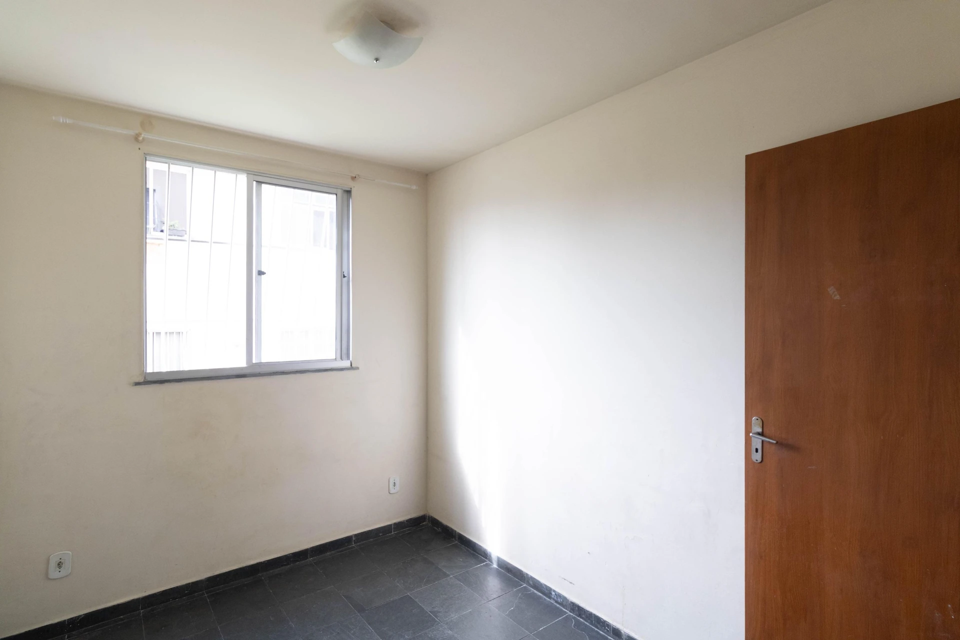 2-bedroom apartment in a building with a gym — photo 26