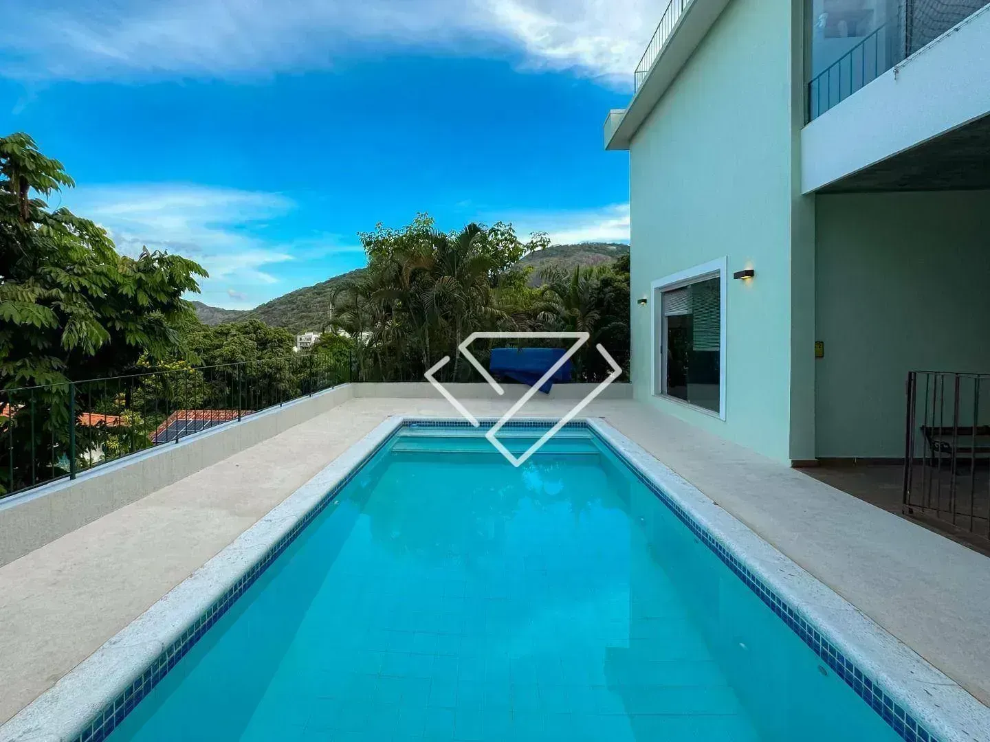 House with 3 bedrooms and 4 bathrooms on 600 m² — photo 3