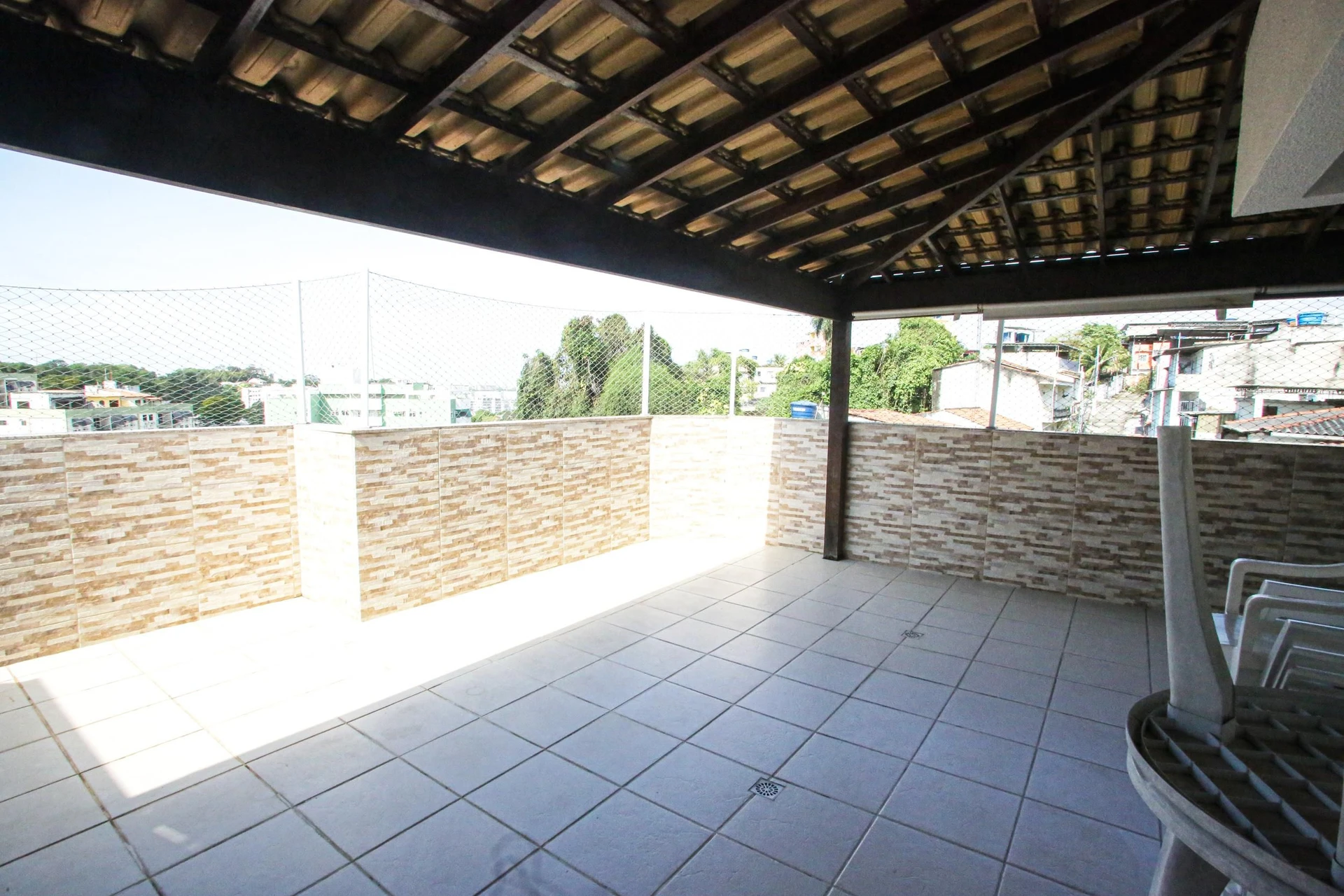Glass-enclosed balcony in a 3-bedroom apartment, 131 m² — photo 18