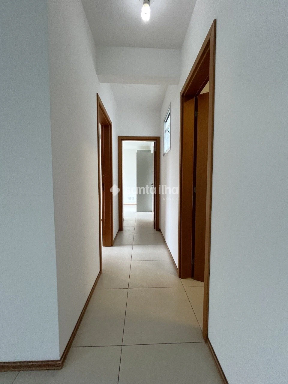 Balcony with a grill in a 2-bedroom apartment, 128 m² — photo 2