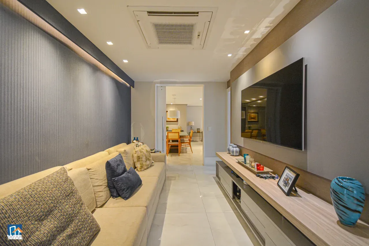 4-bedroom apartment with open-plan kitchen and electric stove — photo 9