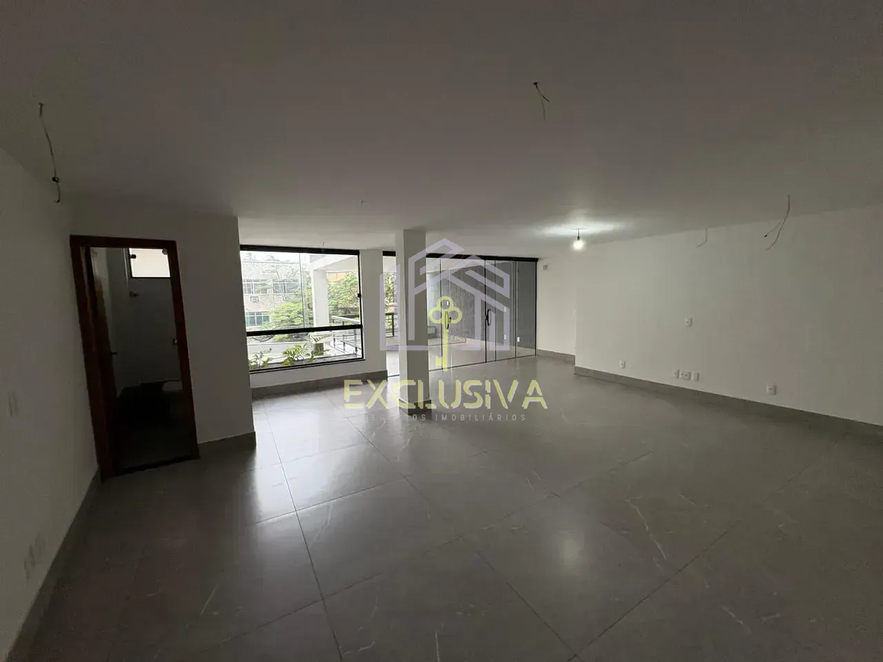 Triplex house with 5 bedrooms and 5 bathrooms — photo 3
