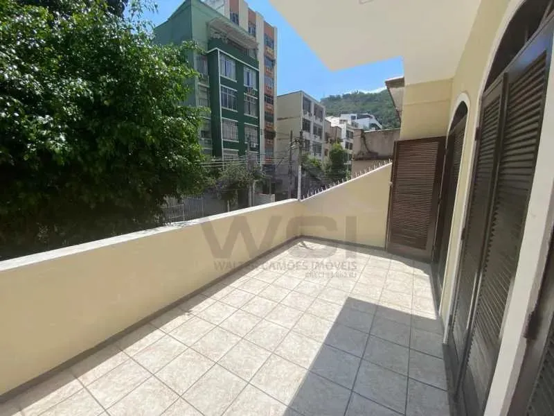Triplex house with 5 bedrooms and 5 bathrooms and parking for 5 — photo 4