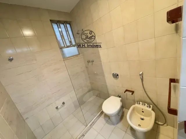 3-bedroom apartment with wood or laminate floors — photo 19